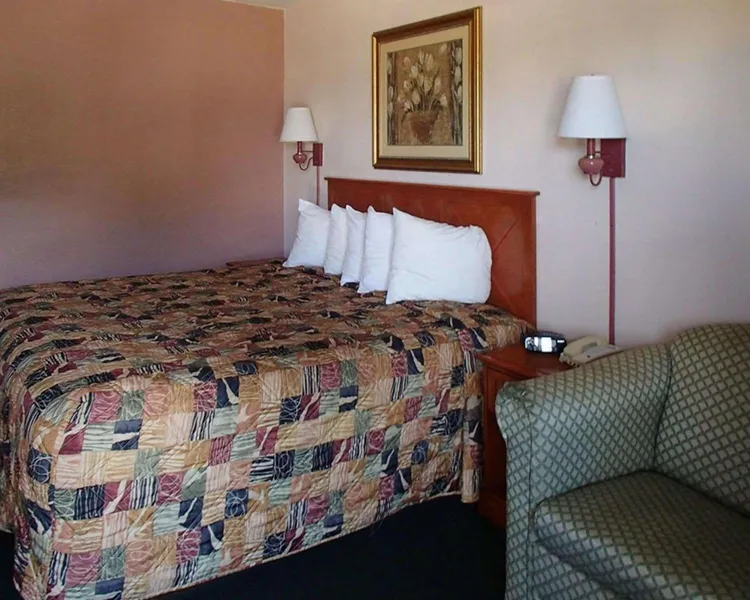 Rodeway Inn Leesburg Chain of Lakes hotel detail image 6