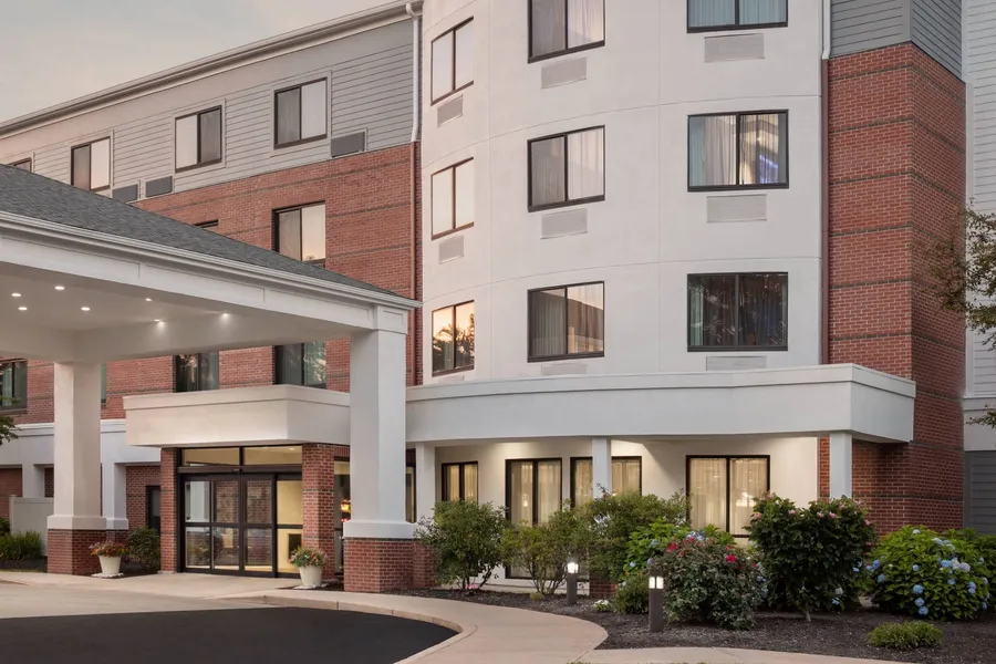 Courtyard by Marriott Portland Airport hotel detail image 2