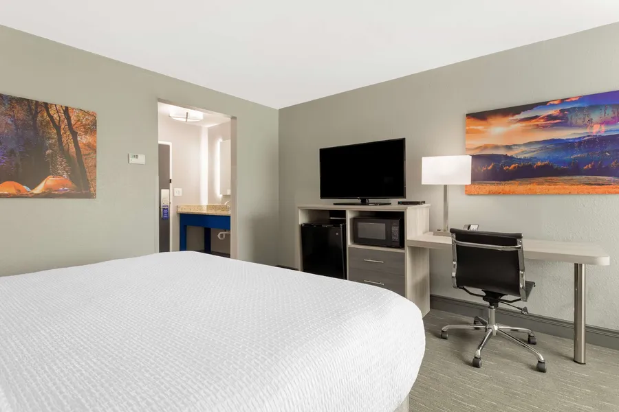 Best Western Plus Cleveland Inn & Suites hotel detail image 6