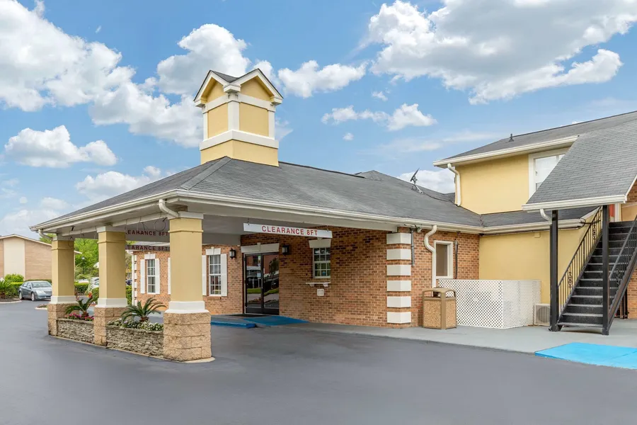 Quality Inn & Suites Lexington hotel detail image 2