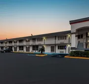 Super 8 by Wyndham Baton Rouge/I-10 hotel detail image 3