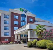 Holiday Inn Express Hotel & Suites Birmingham - Inverness by IHG hotel detail image 4