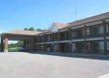 Americas Inn hotel thumbnail 2