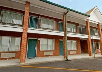 Americas Inn hotel thumbnail 4