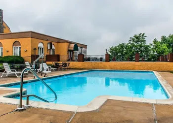 Rodeway Inn Amish Country hotel thumbnail 7
