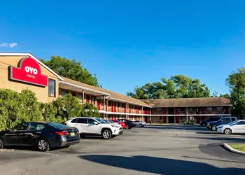 OYO Hotel Edison NJ Route 1 hotel thumbnail 5