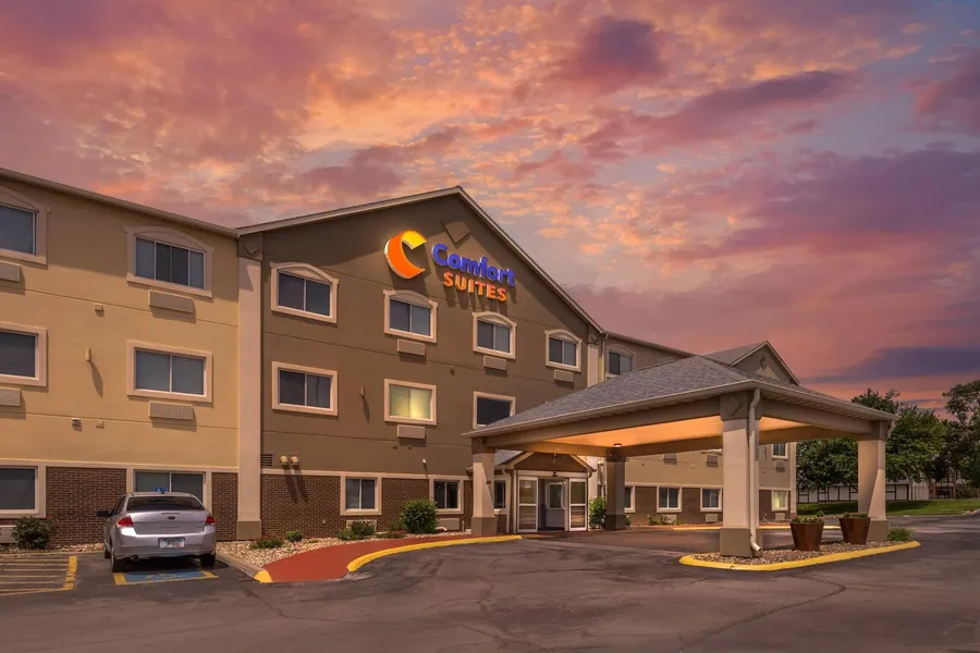 Comfort Suites Omaha Northwest hotel detail image 2