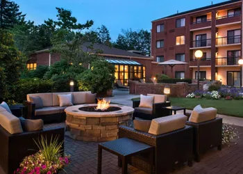 Sonesta Select Boston Stoughton hotel thumbnail 4