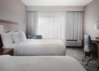 Sonesta Select Boston Stoughton hotel thumbnail 5