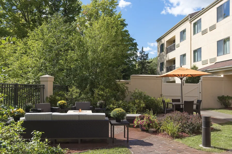 Courtyard by Marriott Traverse City hotel detail image 2