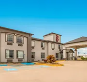 Red Roof Inn & Suites Lake Charles hotel detail image 4