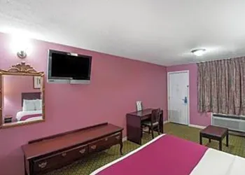Rodeway Inn hotel thumbnail 2