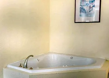Rodeway Inn hotel thumbnail 8