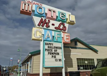 Hi-Lo Motel, Cafe and RV Park Mount Shasta Area hotel thumbnail 2