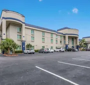 Clarion Inn & Suites Central Clearwater Beach hotel detail image 5