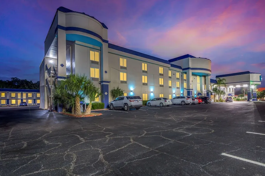 Clarion Inn & Suites Central Clearwater Beach hotel detail image 6