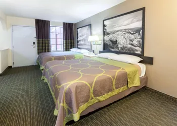 Super 8 Tulsa Downtown East hotel thumbnail 8