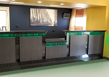 La Quinta Inn & Suites by Wyndham Tulsa Central hotel thumbnail 4