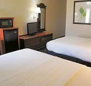 La Quinta Inn & Suites by Wyndham Tulsa Central hotel detail image 7