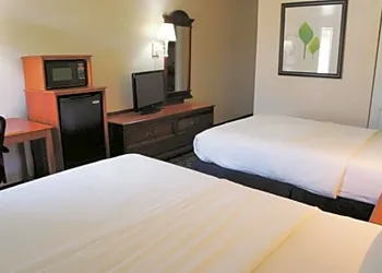 La Quinta Inn & Suites by Wyndham Tulsa Central hotel thumbnail 7