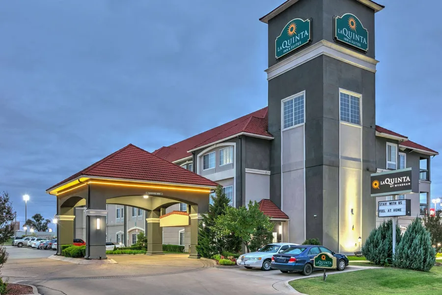 La Quinta Inn & Suites by Wyndham Tulsa Airpt / Expo Square hotel detail image 2