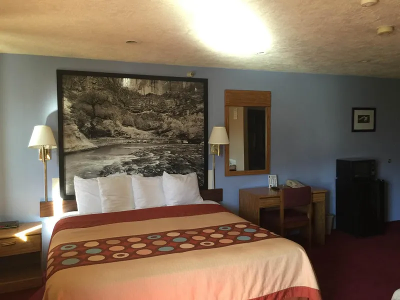 Super 8 by Wyndham Cedar City hotel detail image 6