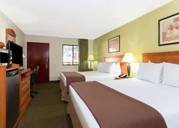 Howard Johnson by Wyndham Tallahassee hotel thumbnail 6