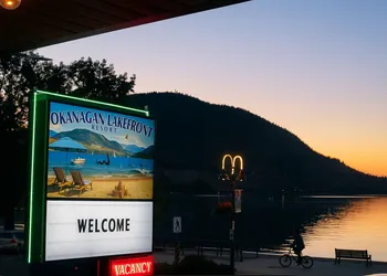 Okanagan Lakefront Resort hotel thumbnail 3