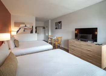Okanagan Lakefront Resort hotel thumbnail 7