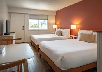 Okanagan Lakefront Resort hotel thumbnail 8