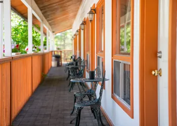 Cedar Motel hotel thumbnail 4