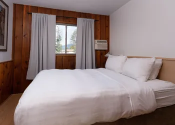 Cedar Motel hotel thumbnail 5