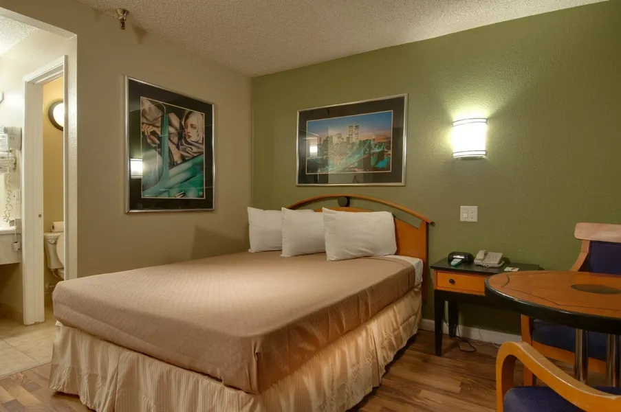 Vagabond Inn Bakersfield North hotel detail image 6