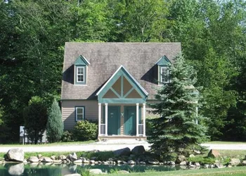 Spruce Hill Inn and Cottages hotel thumbnail 3