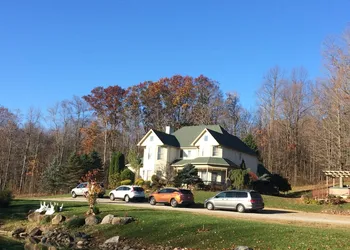 Spruce Hill Inn and Cottages hotel thumbnail 5