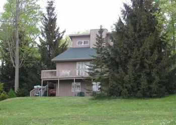 Spruce Hill Inn and Cottages hotel thumbnail 6