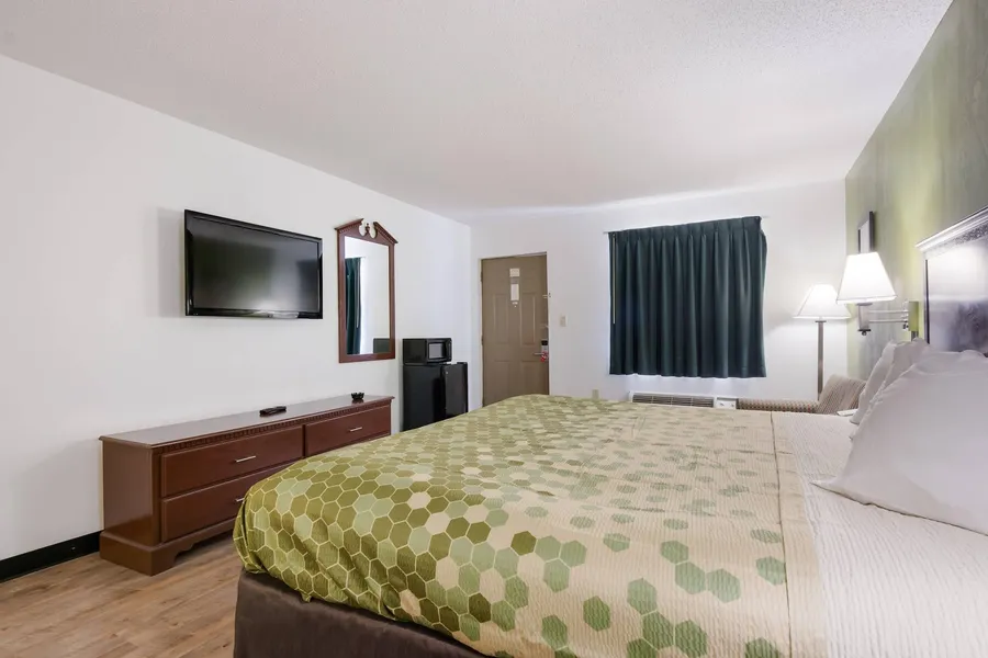 Econo Lodge Inn & Suites Knoxville East hotel detail image 6