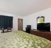 Econo Lodge Inn & Suites Knoxville East hotel detail image 7