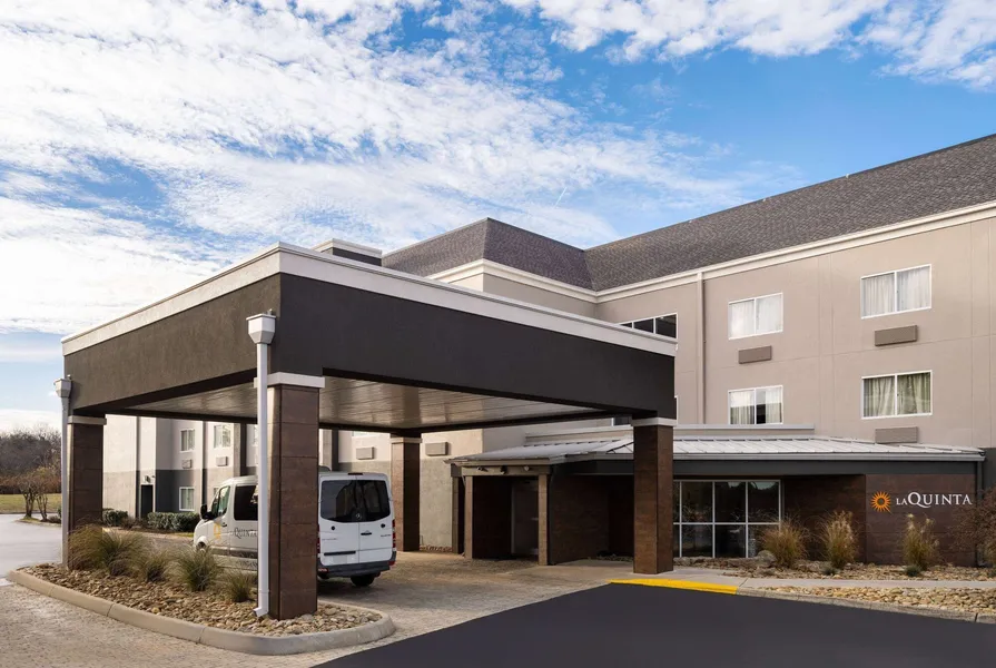 La Quinta Inn & Suites by Wyndham Knoxville Airport hotel detail image 2