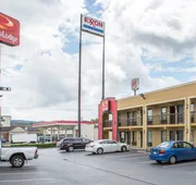 Econo Lodge Knoxville North hotel detail image 3