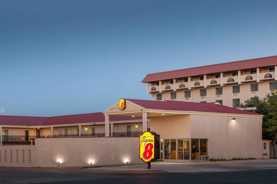 Super 8 by Wyndham Lubbock Civic Center North hotel detail image 2