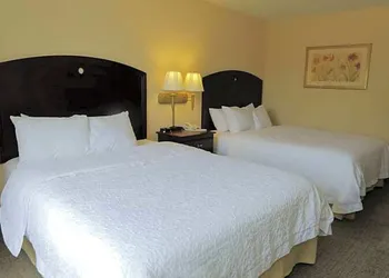 Hampton Inn Clinton hotel thumbnail 2