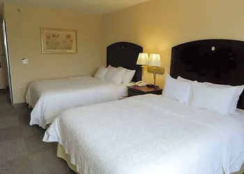 Hampton Inn Clinton hotel thumbnail 3