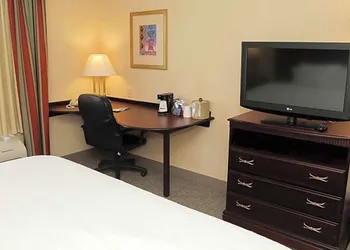 Hampton Inn Clinton hotel thumbnail 5