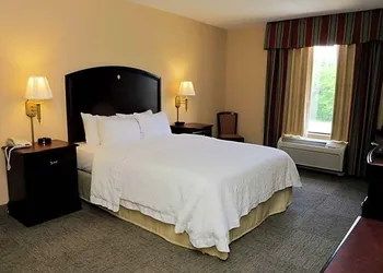 Hampton Inn Clinton hotel thumbnail 6