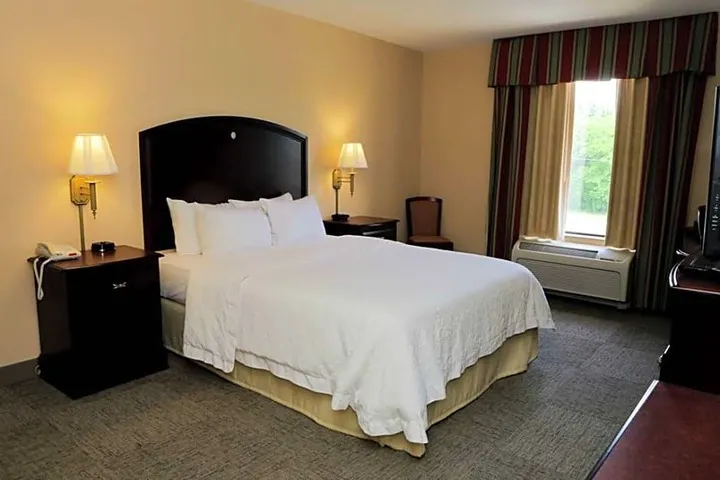 Hampton Inn Clinton hotel detail image 6