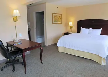 Hampton Inn Clinton hotel thumbnail 7