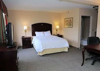 Hampton Inn Clinton hotel thumbnail 8