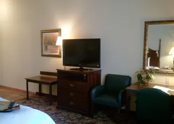 Hampton Inn & Suites Del Rio hotel thumbnail 5