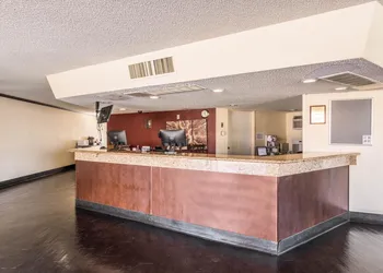 Fresno City Inn hotel thumbnail 2